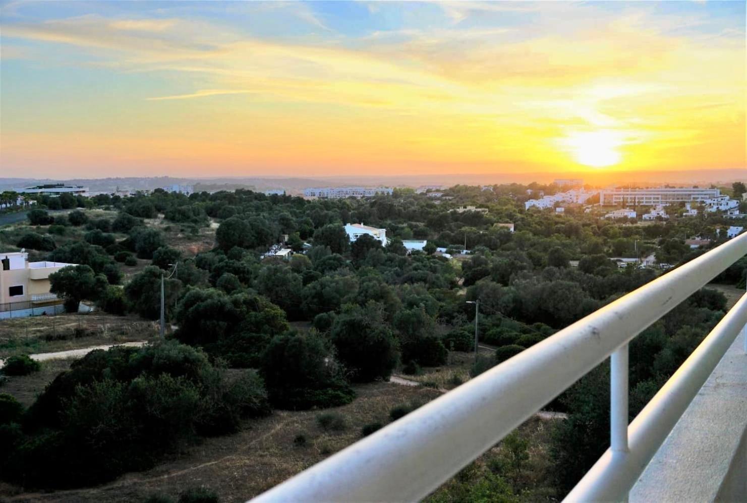 Cozy Alvor Retreat - Sunset Balcony, Wi-Fi & Ac Apartment Ngoại thất bức ảnh