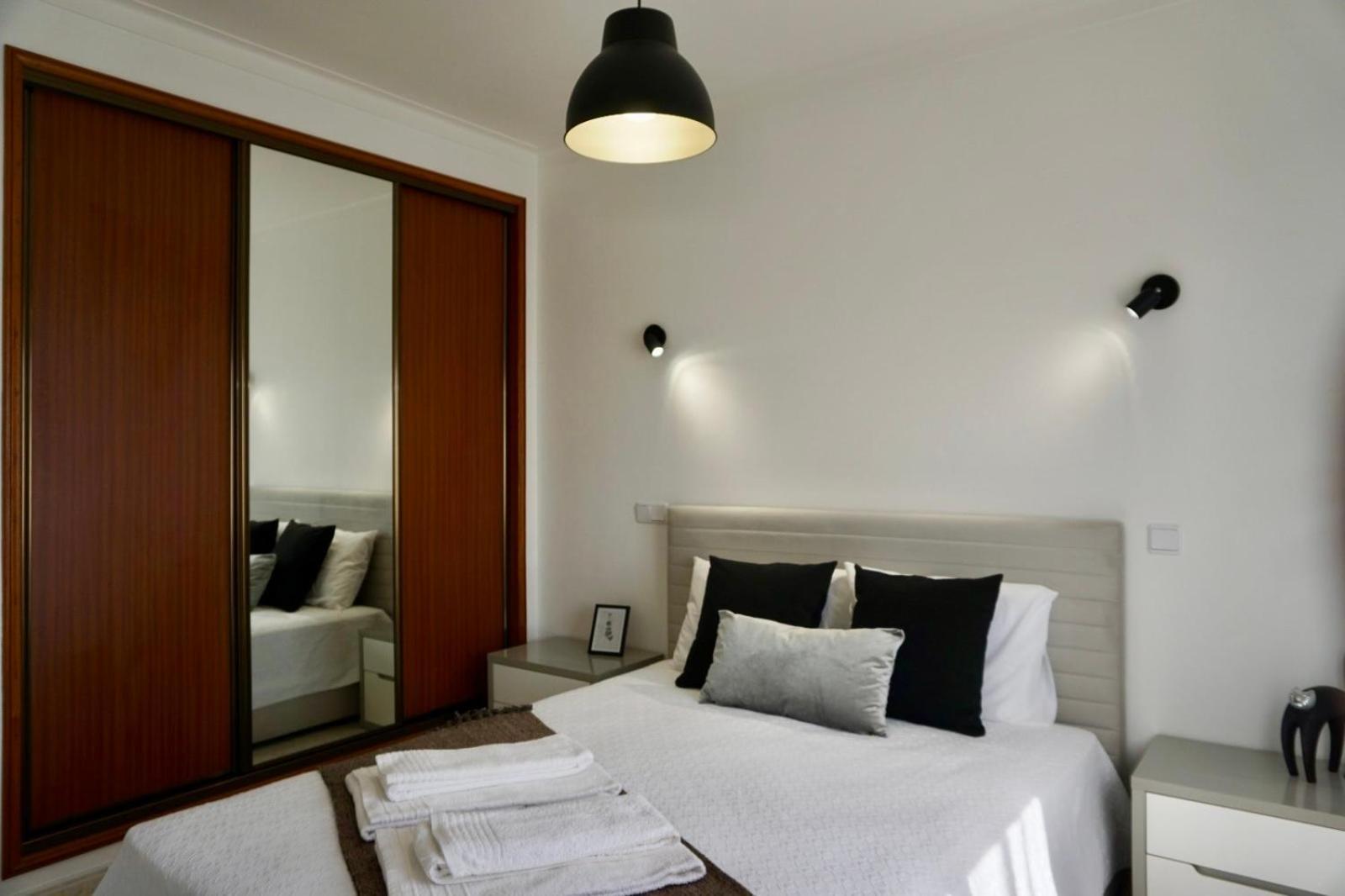 Cozy Alvor Retreat - Sunset Balcony, Wi-Fi & Ac Apartment Ngoại thất bức ảnh